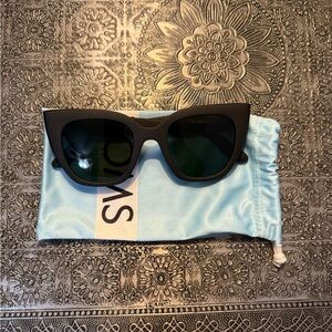 Black Tom’s Sunglasses with Pouch